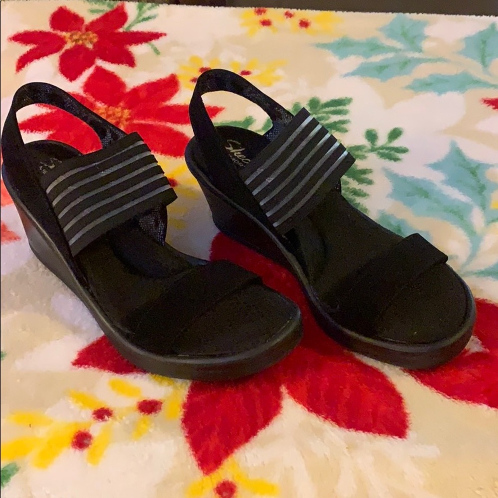 Adorable Sketchers sandals